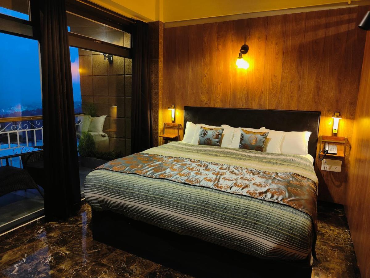 Hotel Acropolis Шиллонг Екстер'єр фото
