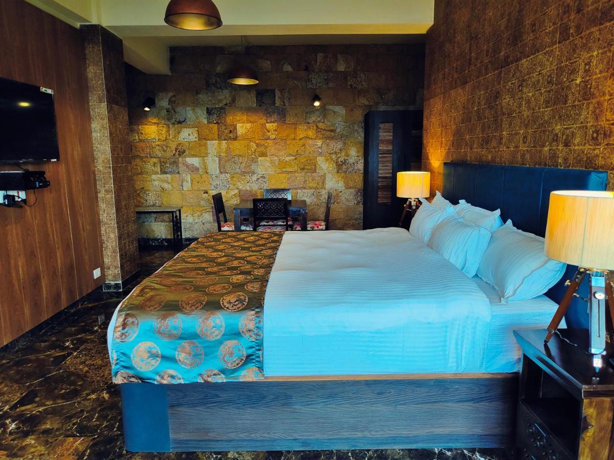 Hotel Acropolis Шиллонг Екстер'єр фото