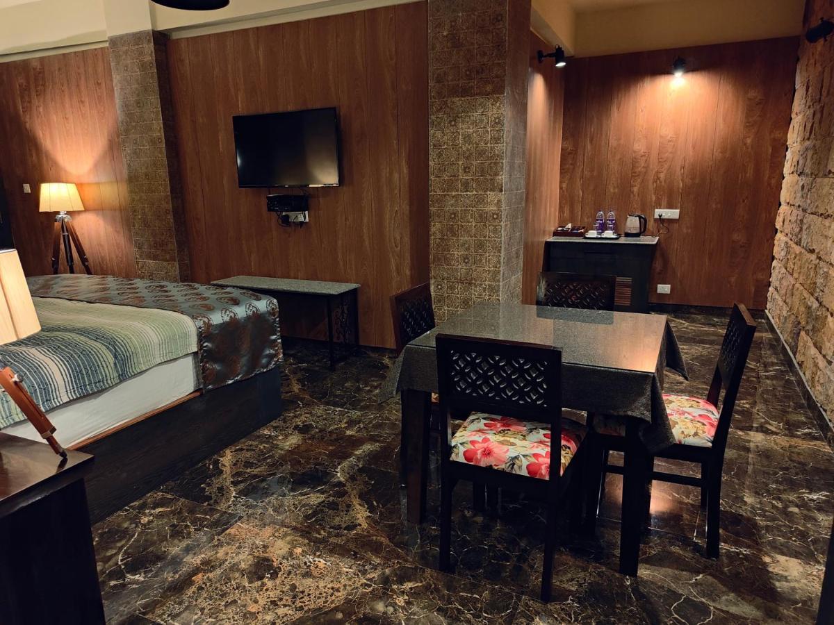Hotel Acropolis Шиллонг Екстер'єр фото