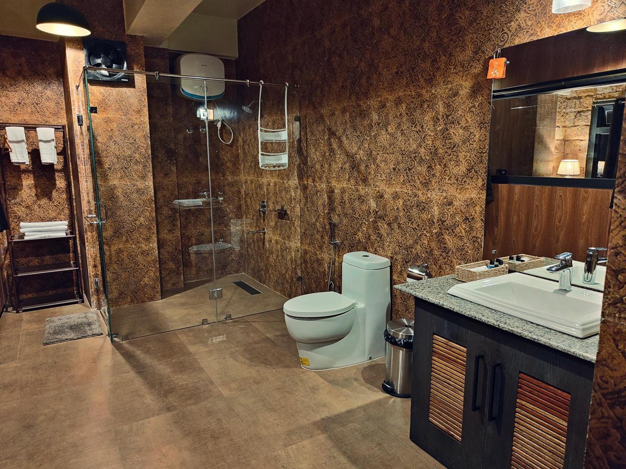 Hotel Acropolis Шиллонг Екстер'єр фото
